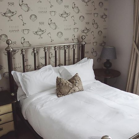 Longlands Inn & Cottages Carnforth Eksteriør bilde A bedroom at the hotel