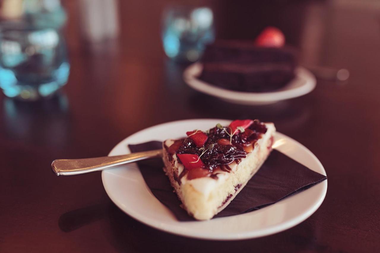 Longlands Inn & Cottages Carnforth Eksteriør bilde A slice of strawberry shortcake