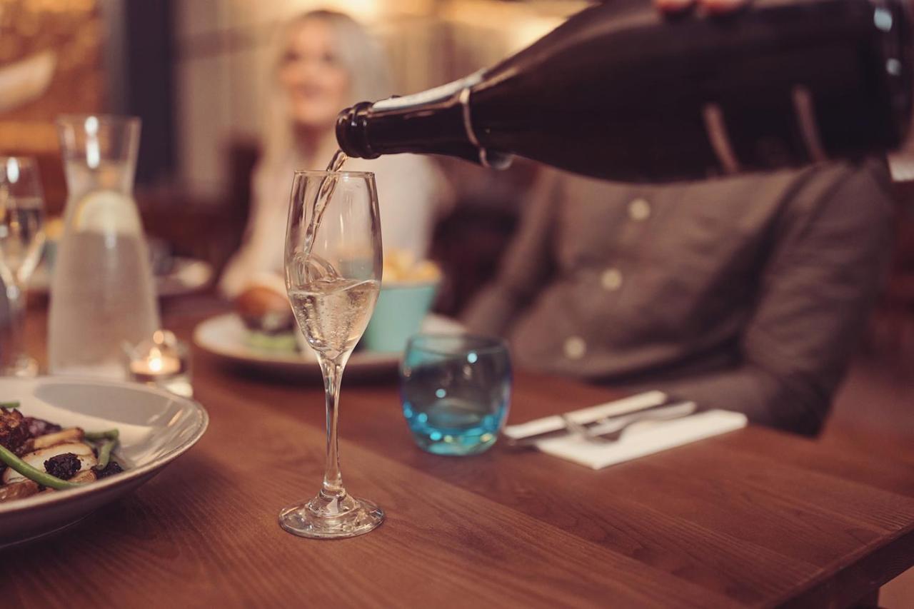 Longlands Inn & Cottages Carnforth Eksteriør bilde Champagne being poured
