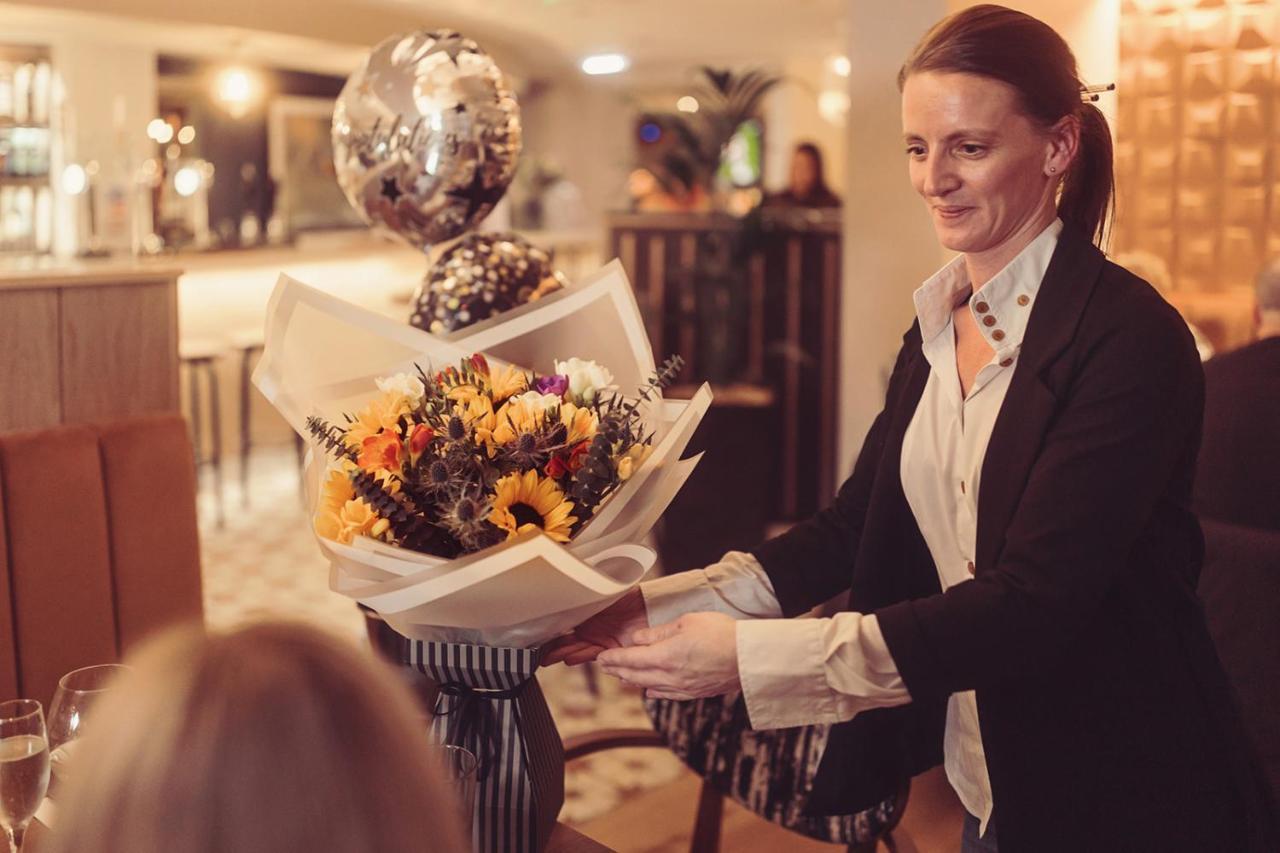 Longlands Inn & Cottages Carnforth Eksteriør bilde A concierge at work