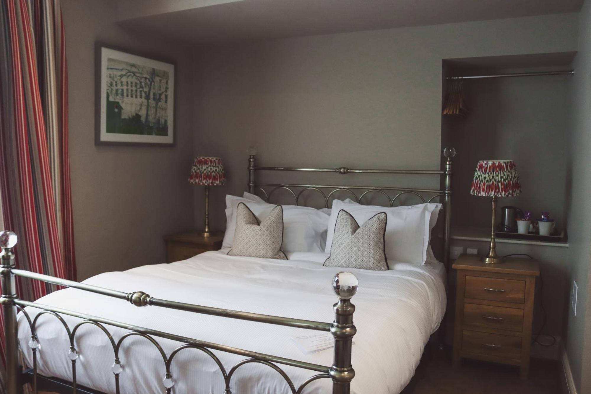 Longlands Inn & Cottages Carnforth Eksteriør bilde A bedroom at The Old parsonage