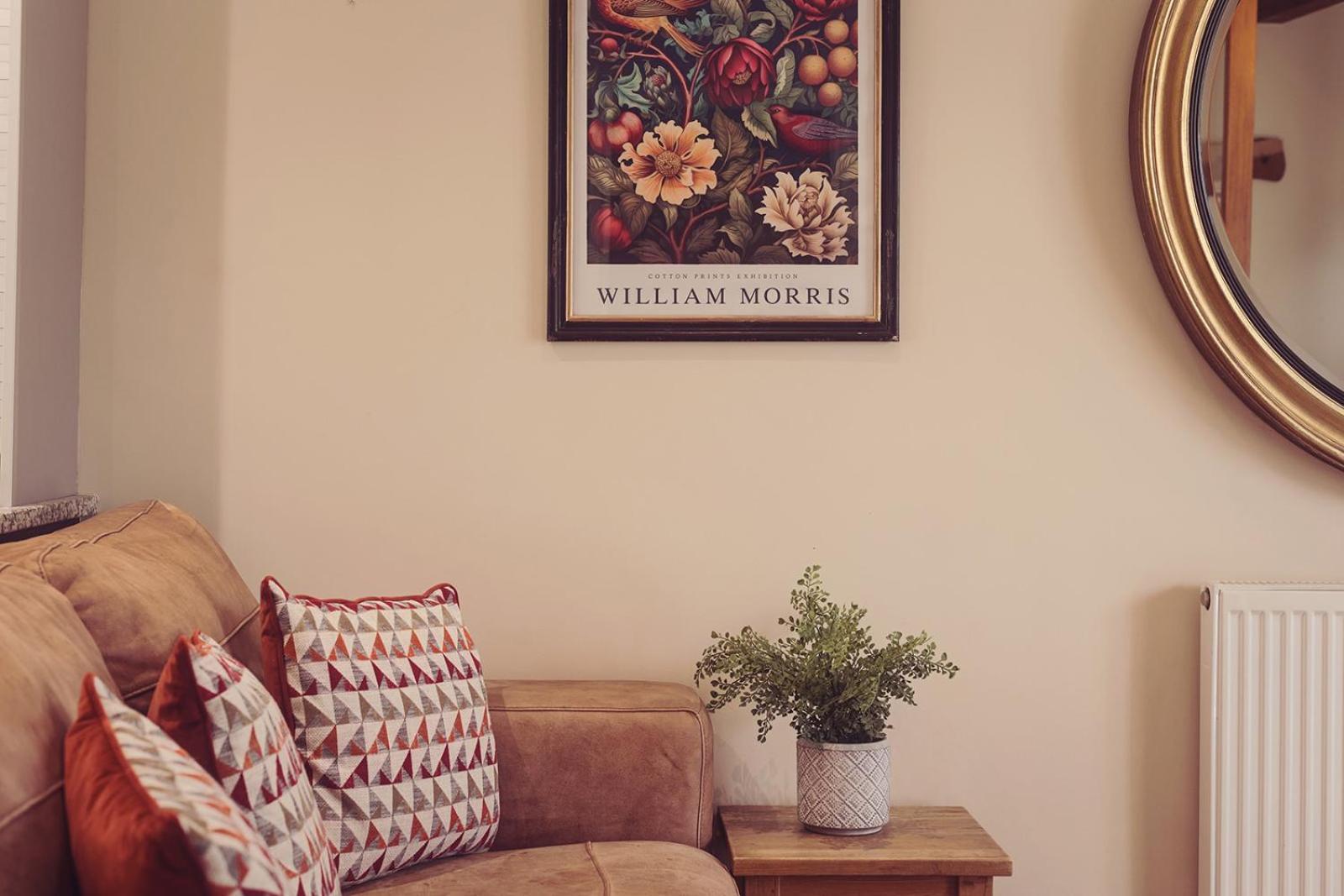 Longlands Inn & Cottages Carnforth Eksteriør bilde A William Morris print