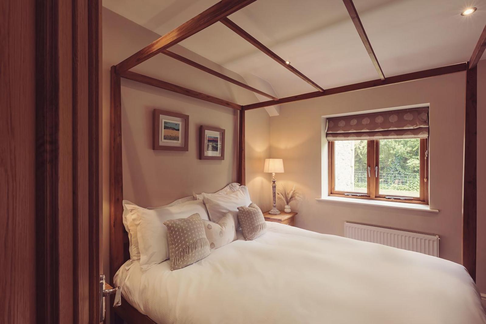 Longlands Inn & Cottages Carnforth Eksteriør bilde A bedroom at the hotel