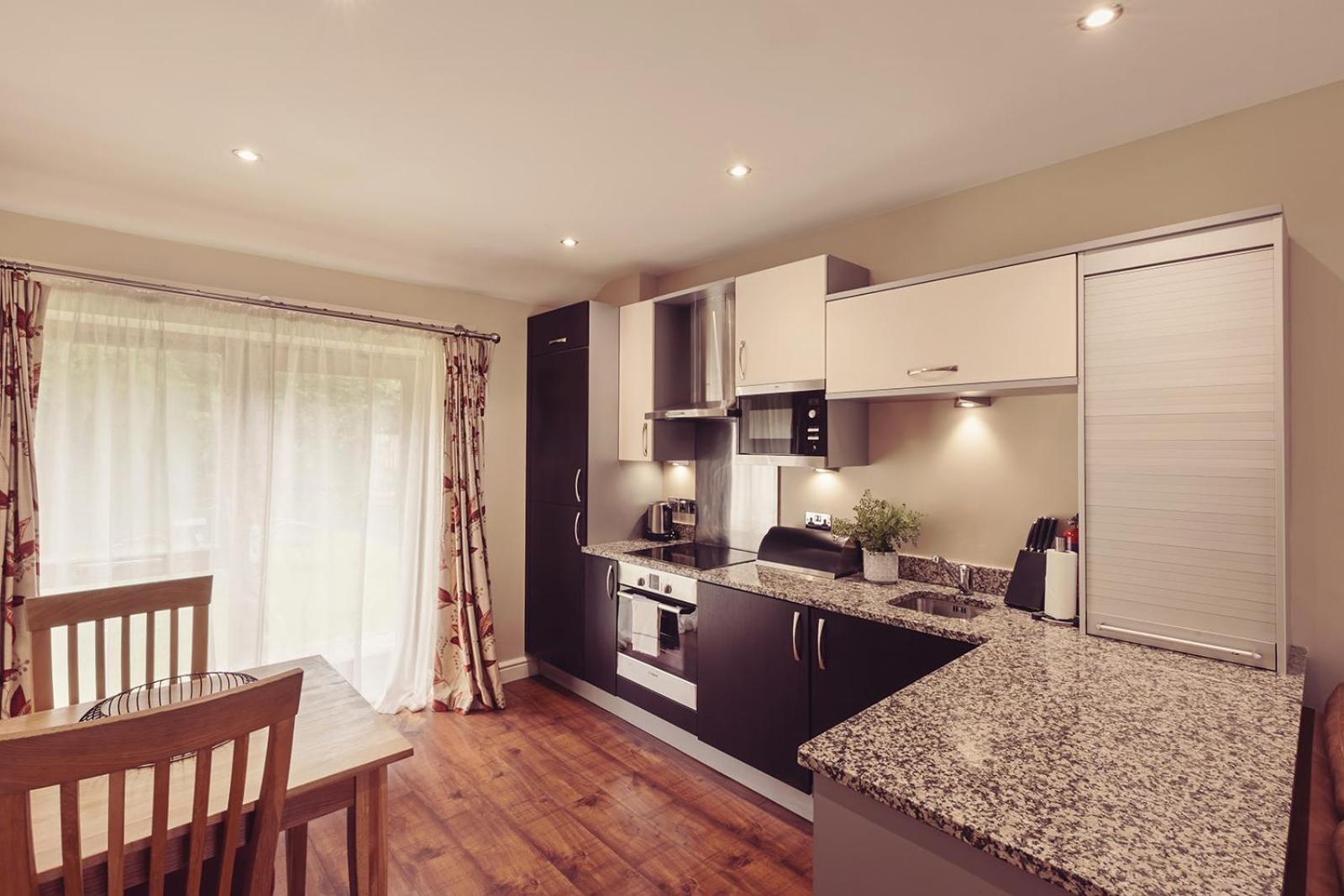 Longlands Inn & Cottages Carnforth Eksteriør bilde A modern kitchen