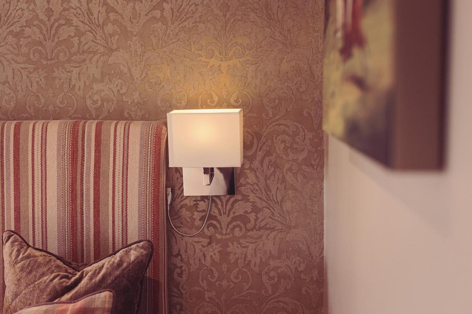 Longlands Inn & Cottages Carnforth Eksteriør bilde A wall light