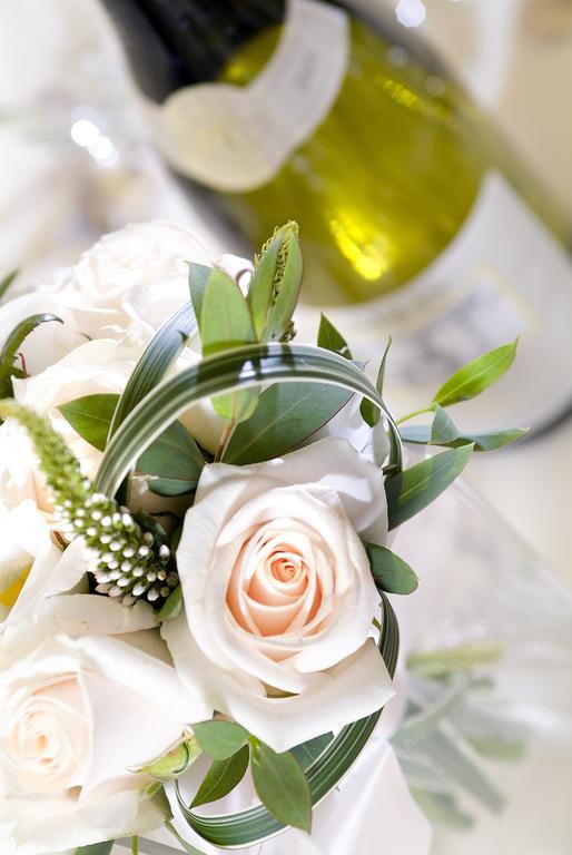Longlands Inn & Cottages Carnforth Eksteriør bilde Wedding rings